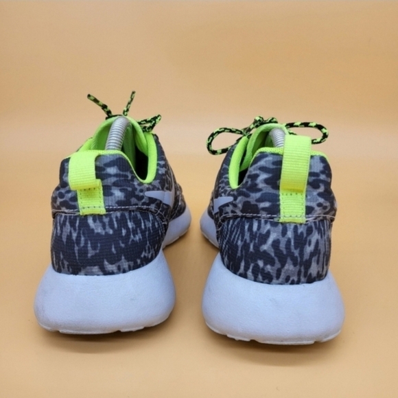 Nike Roshe Run Women's Gray Running Shoes Size 6.5 - Picture 5 of 7